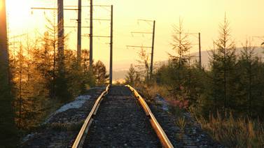 Reos rusos construirán línea de ferrocarril como en tiempos del gulag