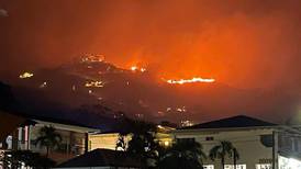 Incendio forestal en Playa Hermosa consume más de 100 hectáreas