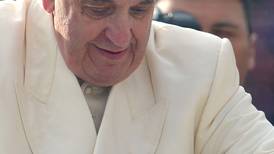  Papa Francisco sustituye comisión supervisora de banco del Vaticano