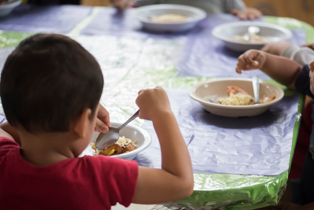 La alimentación es uno de los apoyos fundamentales de la Red de Cuido. Aquí en el Cecudi de Desamparados. Foto: Eyleen Vargas/ Ojo por ojo.