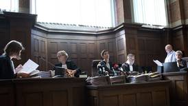 Tribunal de Bélgica condena a padres de bebé que murió por malnutrición