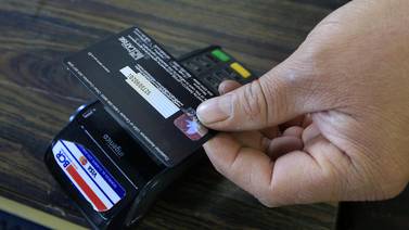 Deuda con tarjetas de crédito disminuyó  ¢114.500 millones entre enero y abril