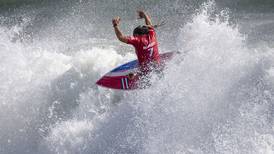 Brisa Henessy luchó contra la favorita y un mar indomable en el surf olímpico