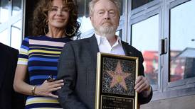 Ridley Scott devela su estrella en el Paseo de la Fama junto a la tica Giannina Facio