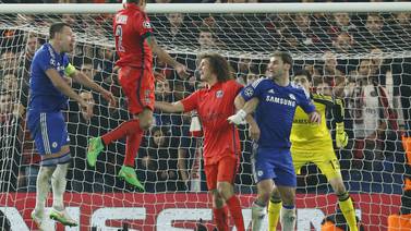 Thiago Silva da agónica clasificación al PSG a cuartos de 'Champions' con empate ante Chelsea 
