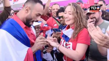 Tica se comprometió en el estadio tras triunfo de Costa Rica frente a Japón