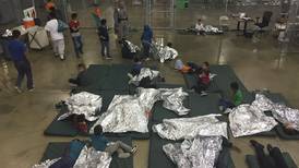 Tribunal bloquea plan de Trump para detener niños migrantes por tiempo indefinido
