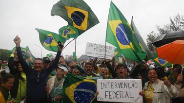 Justicia de Brasil busca responsables de asalto y apunta a aliado de Bolsonaro