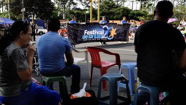 Policía Municipal dice que 500 espectadores del Festival de la Luz amanecieron en Paseo Colón