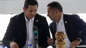 Las caras del regreso de la ‘Sele’ al país: Rónald González en silencio y el presidente de la Fedefútbol sin autocrítica