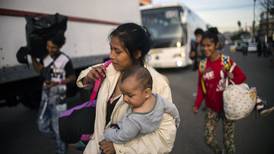 López Obrador promete mejorar ayuda humanitaria para caravana migrante en México