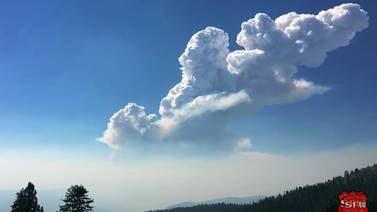 Incendio cercano al parque Yosemite de California crece y suma bomberos heridos
