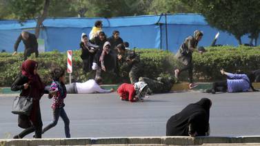 Irán promete respuesta ‘terrible’ tras atentado que cobró 29 vidas en desfile militar