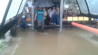 CNE abre dos albergues en Coronado por fuertes aguaceros