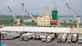 Exportadores denuncian costos extras por congestionamiento en puerto de Moín