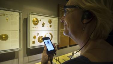  Aplicación para celulares  lo guía por los museos del Banco Central