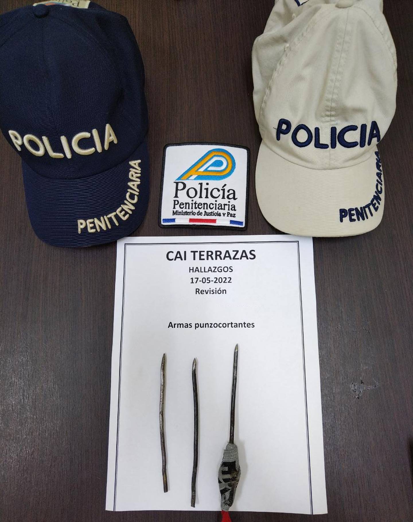 Hace doce días en el CAI Terrazas se decomisaron tres armas similares a las usadas este 29 de mayo en el doble homicidio en La Reforma. Foto: Ministerio de Justicia.