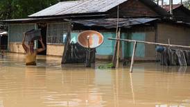 Inundaciones dejan 60 muertos en Bangladés e India