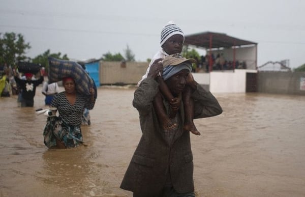 Resultado de imagen para imagen de niños de las inundaciones de haiti