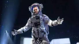 Johnny Depp apareció vestido de astronauta en los premios MTV