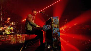 Coldplay sorprende con un nuevo tema para festejar los 40 años de Chris Martin
