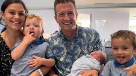 ‘Influencer’ Malcolm Hill da la bienvenida a su tercer hijo: ‘el bebé tiene el privilegio de ser tico’