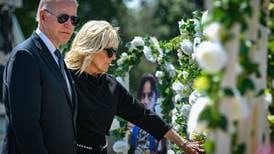 Joe Biden busca endurecer regulación de armas mientras comienzan funerales en Texas   