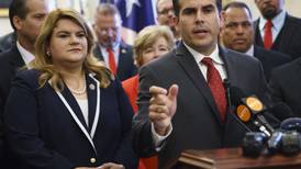 Miles piden renuncia de gobernador de Puerto Rico por polémico chat