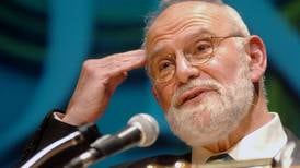 Falleció Oliver Sacks, neurólogo que inspiró el filme 'Despertares'