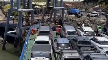 Banco de arena provoca colisión de ferri en atracadero de Puntarenas
