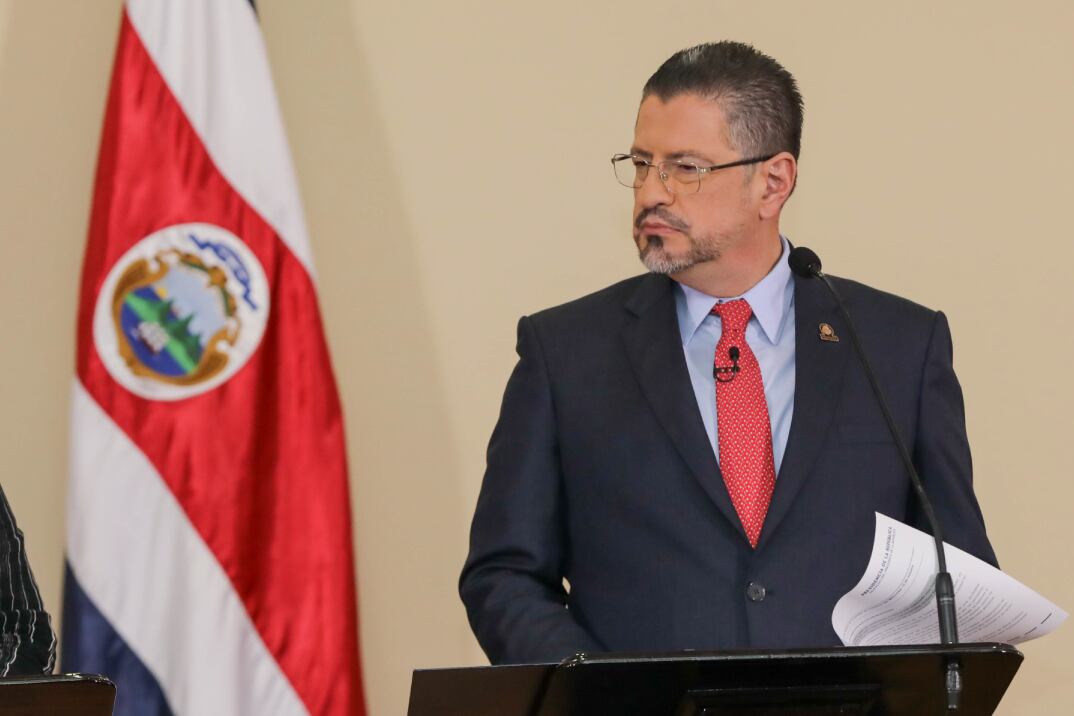 El presidente de la República, Rodrigo Chaves, insistió en que la venta del BCR traerá beneficios positivos en términos fiscales. Foto: 