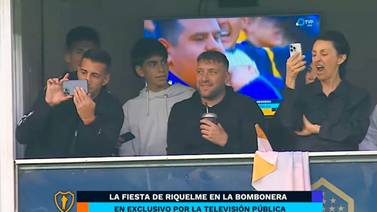 Riquelme dijo adiós con una Bombonera rendida a sus pies y Messi en su homenaje
