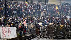Lasso reducirá precios de combustibles, detonante de protestas en Ecuador