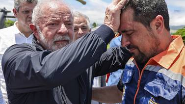 Lula visita zona afectada por lluvias que dejó 36 muertos y 40 desaparecidos en Brasil
