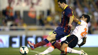 Un triplete de Lionel Messi impulsó al Barcelona
