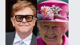 Elton John honra a reina Isabel II cantando ‘Don’t Let the Sun Go Down on Me’ en Canadá