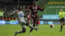 El duelo Alajuelense - Saprissa perdería a sus futbolistas extranjeros sin permiso de trabajo