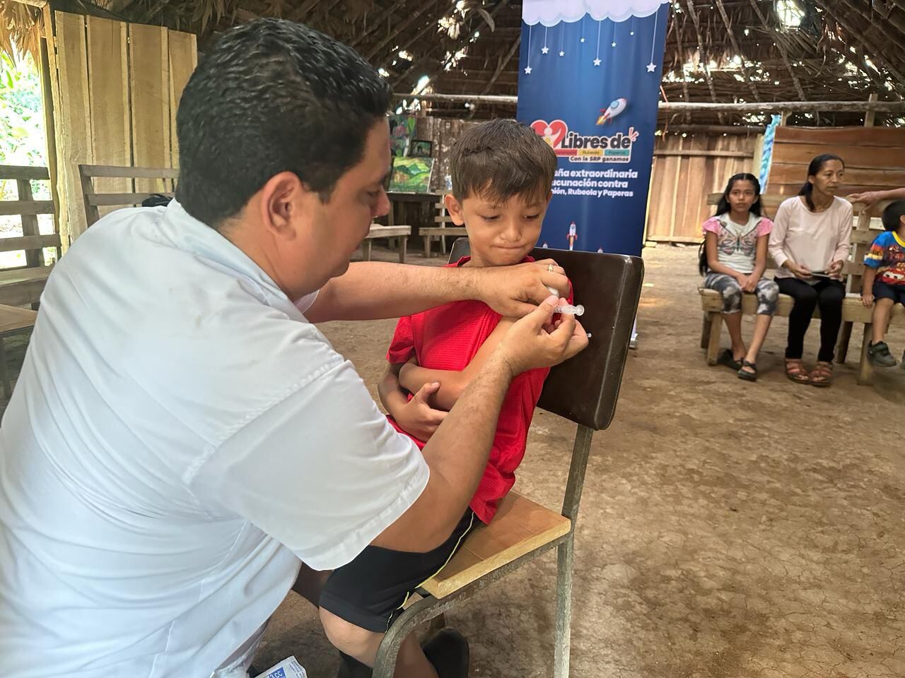 La comunidad indígena maleku fue visitada recientemente por el Área de Salud de Guatuso para vacunar a los niños de entre 15 meses y menos de 10 años contra sarampión.