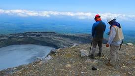 Nivel del lago del volcán Rincón de la Vieja bajó tres  metros