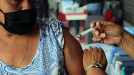Solo el 0,4% de personas vacunadas contra covid-19 en Costa Rica reportan efectos adversos