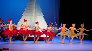 Teatro Nacional brilla con la magia navideña del ballet ‘En las ramas del ciprés’: Vea las fotos