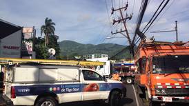 Vecinos de San Rafael de Escazú estarán 12 horas sin luz por caída de postes