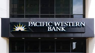 Banco estadounidense PacWest estudia “opciones estratégicas” tras desplome de sus acciones