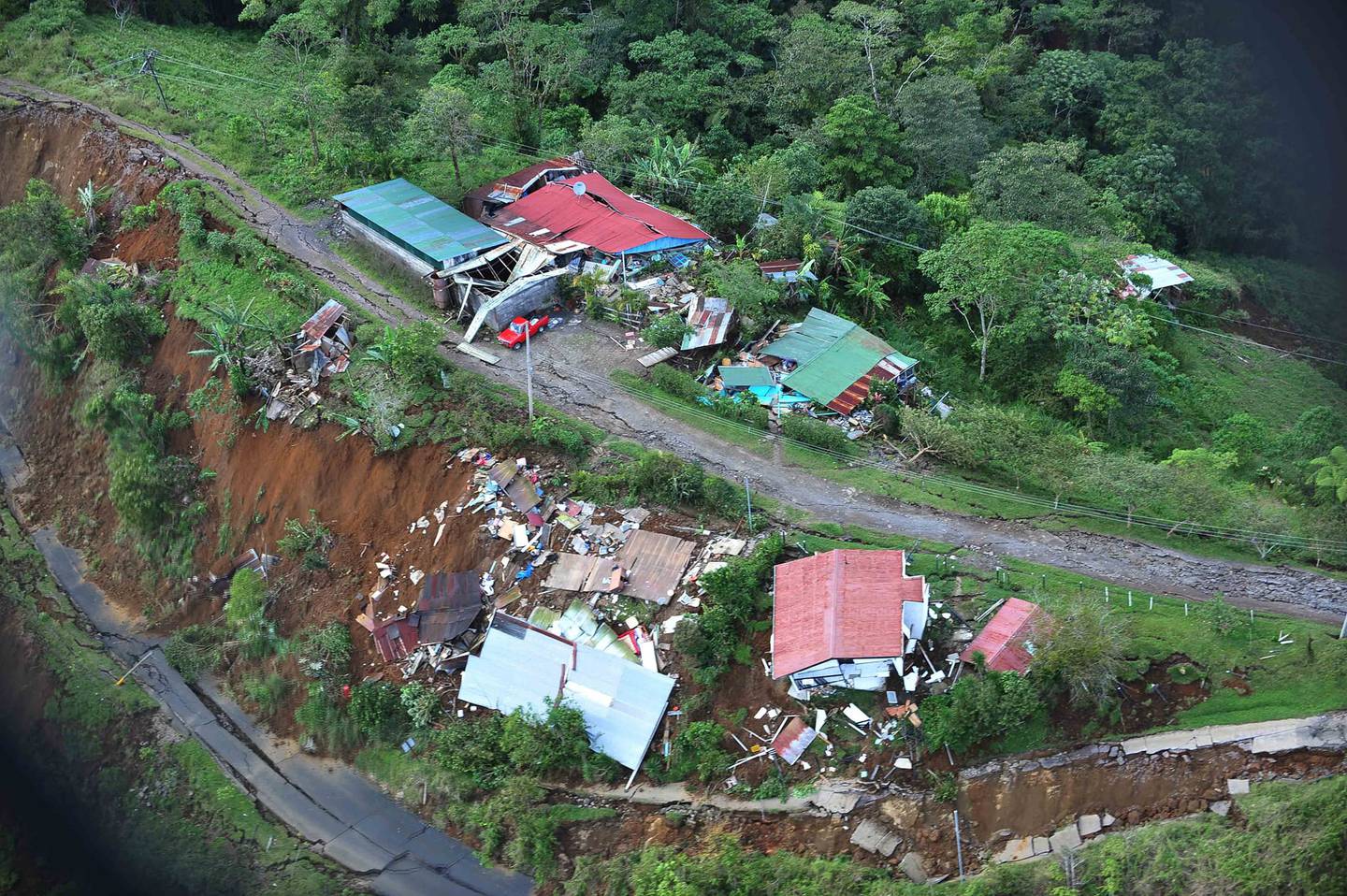 Hace 15 años la comunidad de Cinchona en Alajuela, así como varios poblados cercanos, fueron golpeados por el terremoto más devastador en lo que va del siglo. Foto: Archivo.
