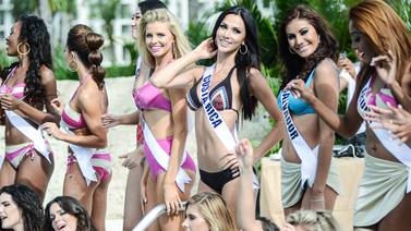 Aspirantes a la corona de Miss Universo mostraron sus cuerpazos en un desfile en traje de baño
