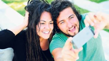 Mujeres ticas publican más ‘selfies’ que los hombres