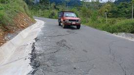 Temblor abre grietas en carretera de Pérez Zeledón