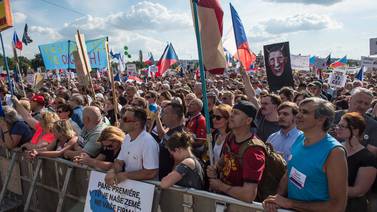 Una multitud pide renuncia del primer ministro de República Checa