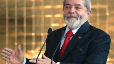 Expresidente Lula vuelve a los mítines un año después de su cáncer