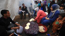Primer grupo de niños heridos en Gaza es evacuado a Emiratos Árabes para recibir atención 